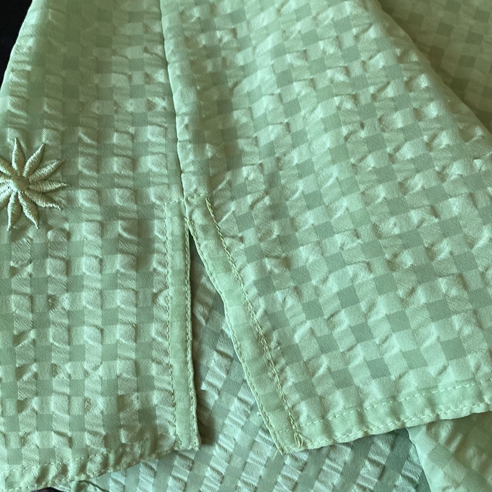 2 Piece Light Green Dress. - Picture 8 of 9